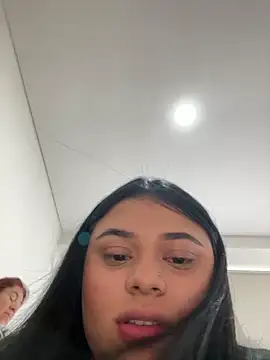 Snapshot of alissonfernandez_ chatting on February 8, 3:21 pm alissonfernandez online show from February 8, 3:21 pm