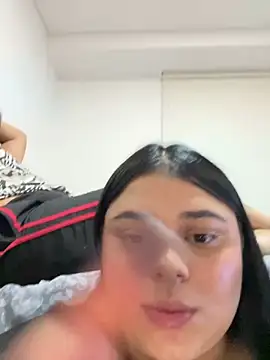 Snapshot of alissonfernandez_ chatting on February 8, 11:24 pm alissonfernandez online show from February 8, 11:24 pm
