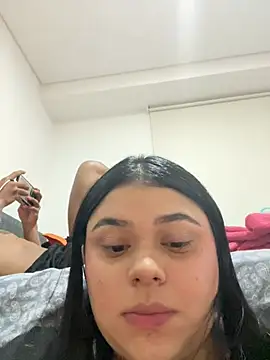 Snapshot of alissonfernandez_ chatting on February 9, 6:01 am alissonfernandez online show from February 9, 6:01 am