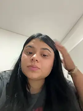 Snapshot of alissonfernandez_ chatting on February 12, 6:40 pm alissonfernandez online show from February 12, 6:40 pm