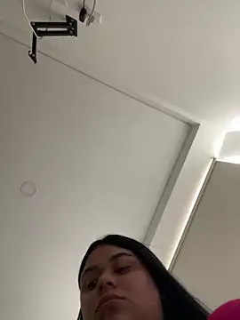 Snapshot of alissonfernandez_ chatting on February 14, 7:12 pm alissonfernandez online show from February 14, 7:12 pm