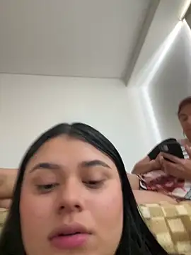 Snapshot of alissonfernandez_ chatting on February 15, 5:07 pm alissonfernandez online show from February 15, 5:07 pm