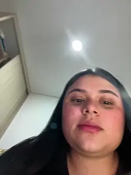 Snapshot of alissonfernandez_ chatting on February 16, 1:14 am alissonfernandez online show from February 16, 1:14 am