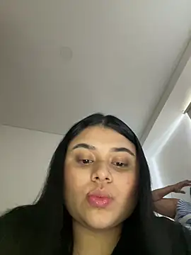 Snapshot of alissonfernandez_ chatting on February 20, 6:02 pm alissonfernandez online show from February 20, 6:02 pm