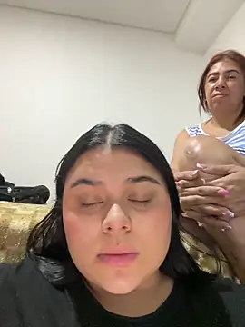 Snapshot of alissonfernandez_ chatting on February 21, 1:33 am alissonfernandez online show from February 21, 1:33 am