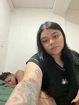 Snapshot of alissonfernandez_ chatting on February 21, 11:32 pm alissonfernandez online show from February 21, 11:32 pm