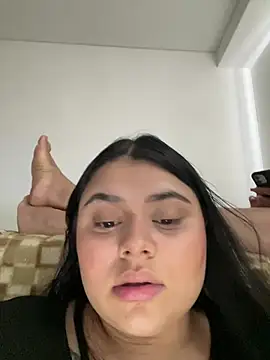Snapshot of alissonfernandez_ chatting on February 22, 4:09 pm alissonfernandez online show from February 22, 4:09 pm