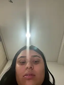 Snapshot of alissonfernandez_ chatting on March 6, 1:03 pm alissonfernandez online show from March 6, 1:03 pm