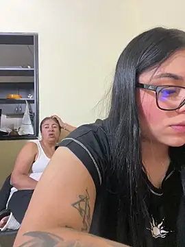 Snapshot of alissonfernandez_ chatting on September 10, 10:43 pm alissonfernandez online show from September 10, 10:43 pm