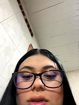 Snapshot of alissonfernandez_ chatting on September 11, 10:48 am alissonfernandez online show from September 11, 10:48 am