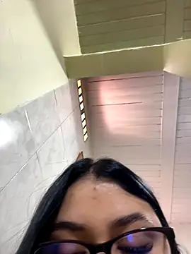 Snapshot of alissonfernandez_ chatting on September 17, 2:52 pm alissonfernandez online show from September 17, 2:52 pm