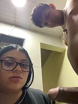 Snapshot of alissonfernandez_ chatting on September 18, 3:19 am alissonfernandez online show from September 18, 3:19 am