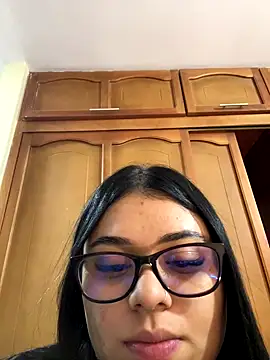 Snapshot of alissonfernandez_ chatting on September 19, 4:36 am alissonfernandez online show from September 19, 4:36 am