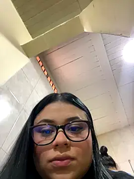 Snapshot of alissonfernandez_ chatting on September 22, 1:46 pm alissonfernandez online show from September 22, 1:46 pm