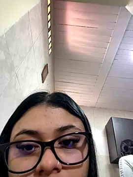Snapshot of alissonfernandez_ chatting on September 24, 2:09 pm alissonfernandez online show from September 24, 2:09 pm