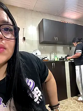 Snapshot of alissonfernandez_ chatting on September 28, 4:01 pm alissonfernandez online show from September 28, 4:01 pm