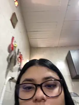 Snapshot of alissonfernandez_ chatting on October 1, 3:29 pm alissonfernandez online show from October 1, 3:29 pm
