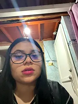 Snapshot of alissonfernandez_ chatting on October 7, 10:56 am alissonfernandez online show from October 7, 10:56 am