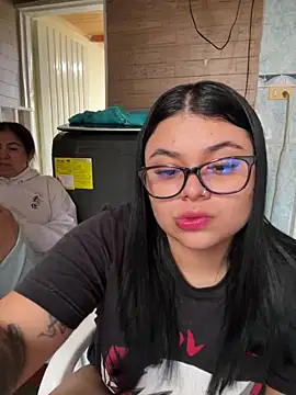 Snapshot of alissonfernandez_ chatting on October 10, 1:43 pm alissonfernandez online show from October 10, 1:43 pm