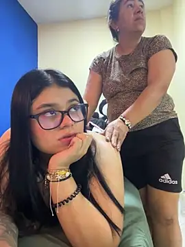 Snapshot of alissonfernandez_ chatting on October 11, 3:43 pm alissonfernandez online show from October 11, 3:43 pm