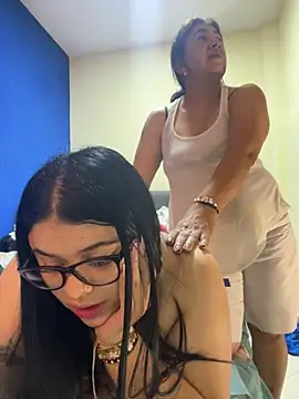 Snapshot of alissonfernandez_ chatting on October 12, 5:34 pm alissonfernandez online show from October 12, 5:34 pm