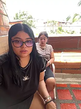 Snapshot of alissonfernandez_ chatting on October 17, 4:20 pm alissonfernandez online show from October 17, 4:20 pm