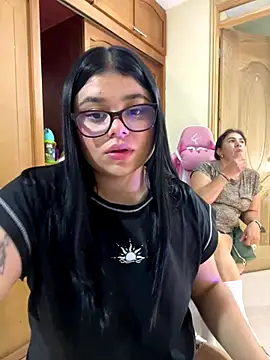 Snapshot of alissonfernandez_ chatting on October 18, 4:26 am alissonfernandez online show from October 18, 4:26 am
