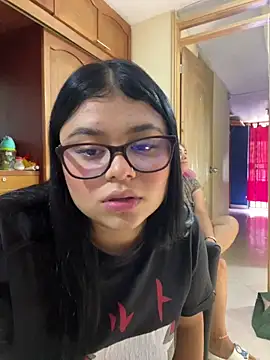 Snapshot of alissonfernandez_ chatting on October 18, 4:30 pm alissonfernandez online show from October 18, 4:30 pm