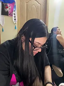 alissonfernandez  online show from December 17, 12:49 am