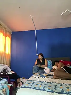 alissonfernandez  online show from February 8, 6:55 pm