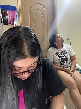 alissonfernandez  online show from March 7, 12:24 pm