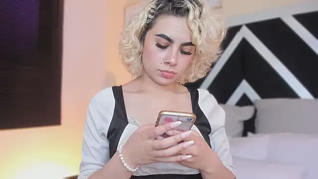 marian pinzon online show from November 12, 1:28 am