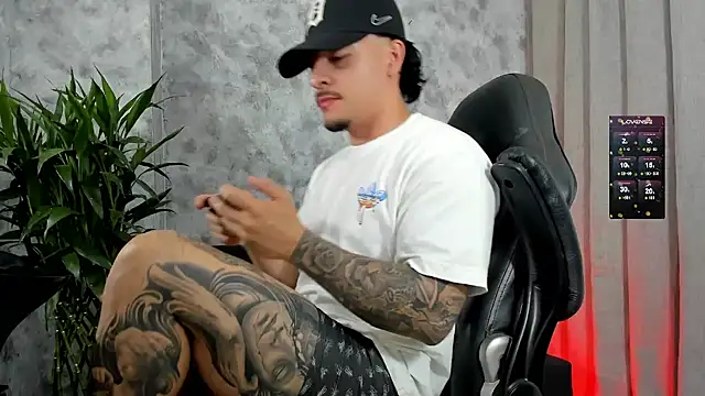 boyc022  online show from December 23, 12:41 am