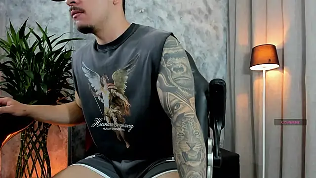 boyc022  online show from April 15, 12:45 pm