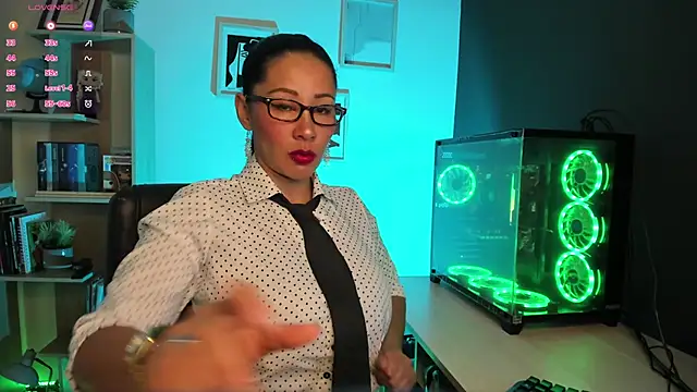 Sue Wolls online show from January 13, 1:23 am