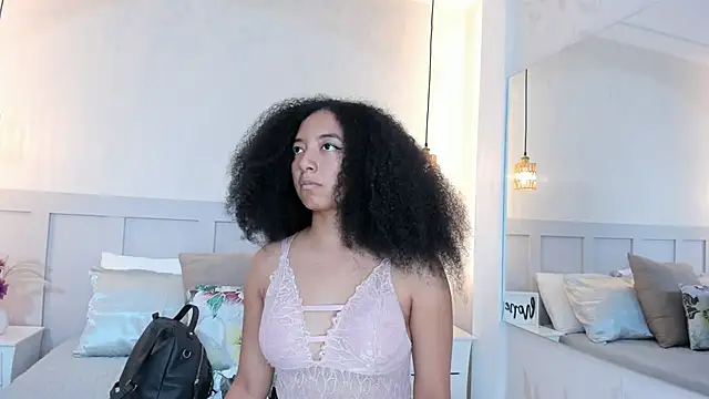 NAHOMI MILLER online show from February 18, 10:50 pm