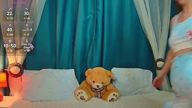 AliceBYKiss online show from March 6, 12:30 pm