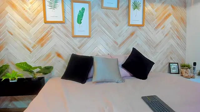 AniiRose online show from February 12, 1:30 am