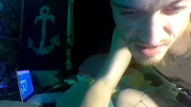 Snapshot of ATwinkie chatting on February 7, 1:15 am ATwinkie online show from February 7, 1:15 am