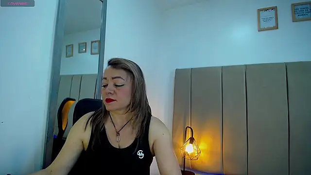 Lupiita223 online show from March 1, 1:07 pm