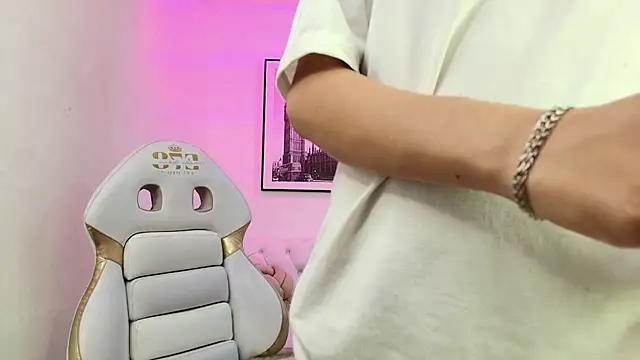 Theia moon online show from December 22, 12:49 pm