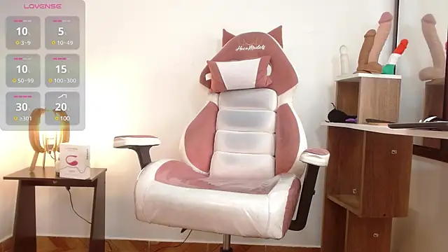 NAOMI WINDSOR online show from February 28, 9:44 pm