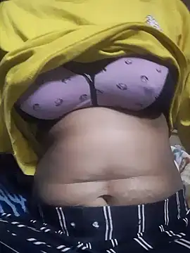 Snapshot of samosa73 chatting on December 28, 6:18 pm samosa73 online show from December 28, 6:18 pm