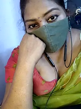 RomeoJuliet345 online show from April 18, 7:07 pm