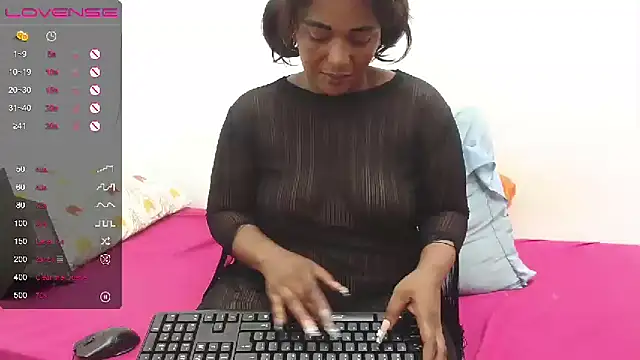 Snapshot of SexyEbony37X chatting on March 11, 6:00 am SexyEbony37X online show from March 11, 6:00 am