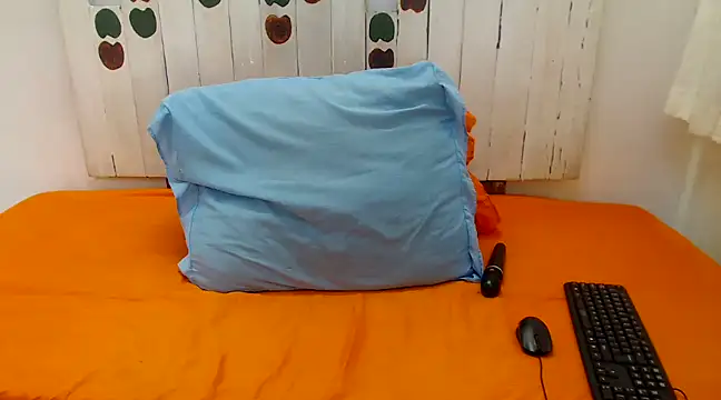 Snapshot of SexyEbony37X chatting on March 22, 2:14 pm SexyEbony37X online show from March 22, 2:14 pm