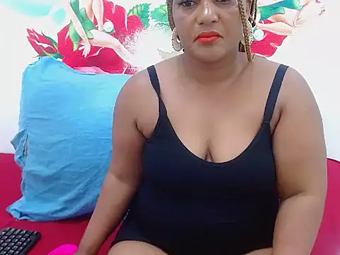 Snapshot of SexyEbony37X chatting on December 5, 9:29 am SexyEbony37X online show from December 5, 9:29 am