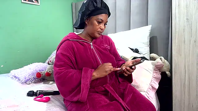 Snapshot of SexyEbony37X chatting on May 26, 6:42 am SexyEbony37X online show from May 26, 6:42 am