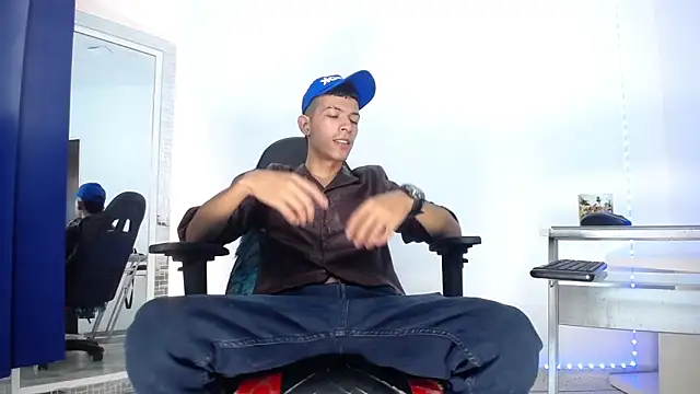Snapshot of Favel_Gomez7 chatting on December 20, 3:53 pm Favel Gomez7 online show from December 20, 3:53 pm