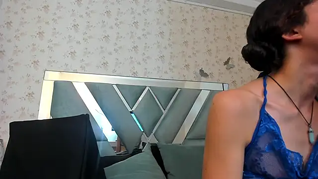 Queenjenn   online show from December 11, 2:33 pm